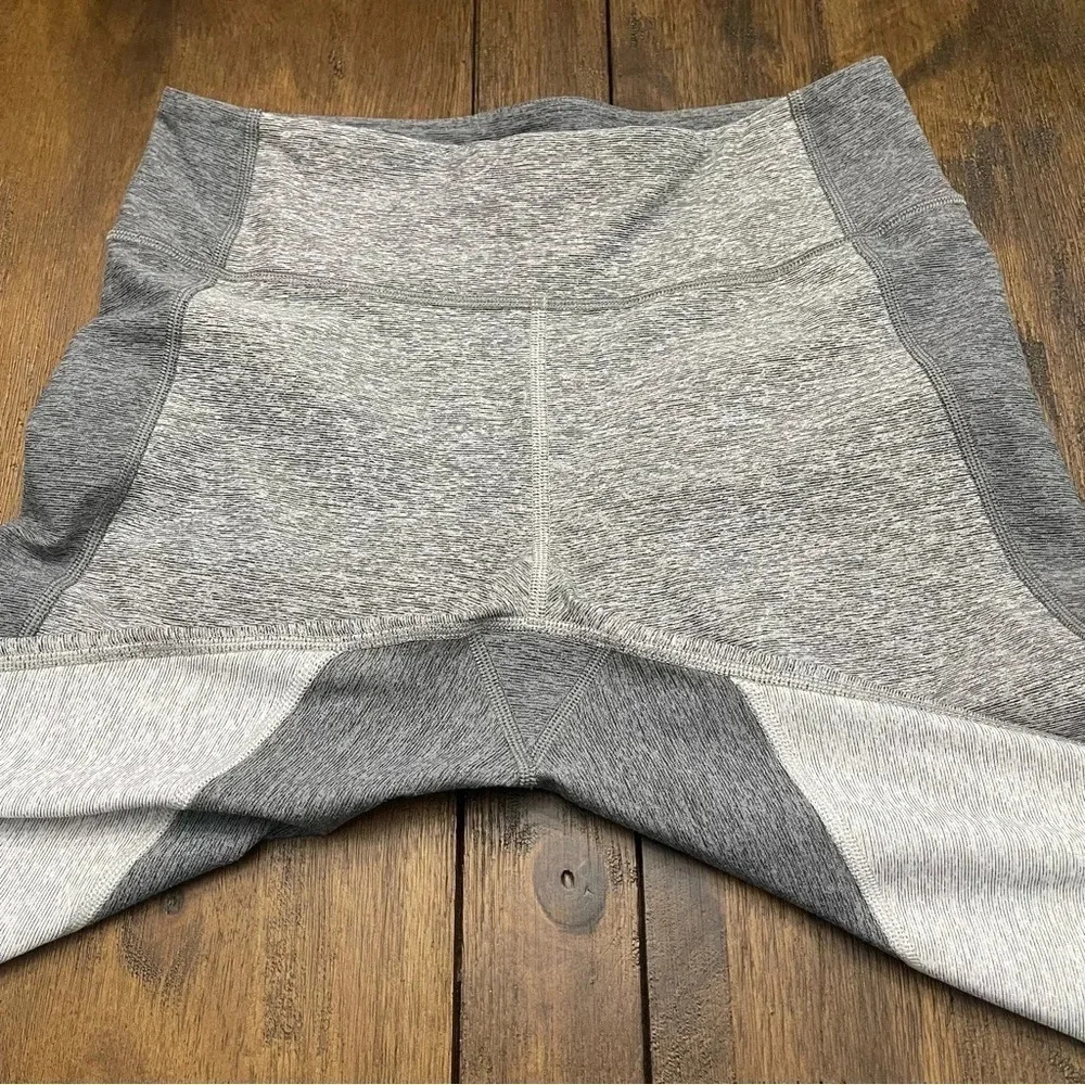 EUC Outdoor Voices activewear leggings. Multi-tone gray color. Size Medium. - Picture 3 of 8